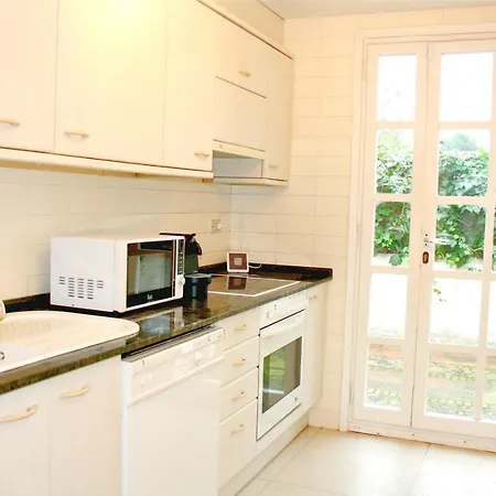 Cozy Marine & Spa Villa Semesterbostad